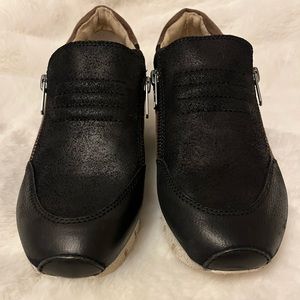 OTBT Chic Metallic Leather Double Zip NWT